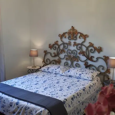 Camera Degli Affreschi Bed & Breakfast Felegara